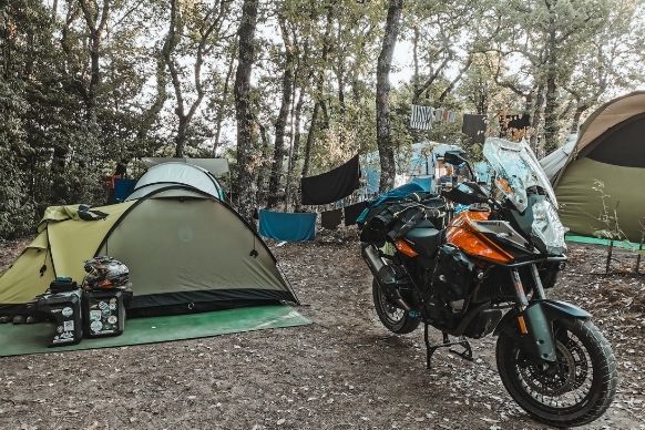 tenda-da-moto-248mpa-1.jpg Consigli utili per viaggiare in moto, in coppia, in tenda! - immagine 1