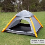 Tenda gonfiabile UV50 per 2 persone, 210x210x135 cm, con pali, colore grigio.