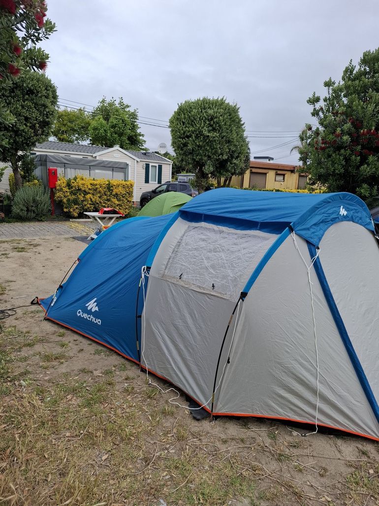 tenda-quechua-4-posti-413ynf-1.jpg Usato Decathlon Arpenaz Family 4 – € 80 | buycycle - immagine 1