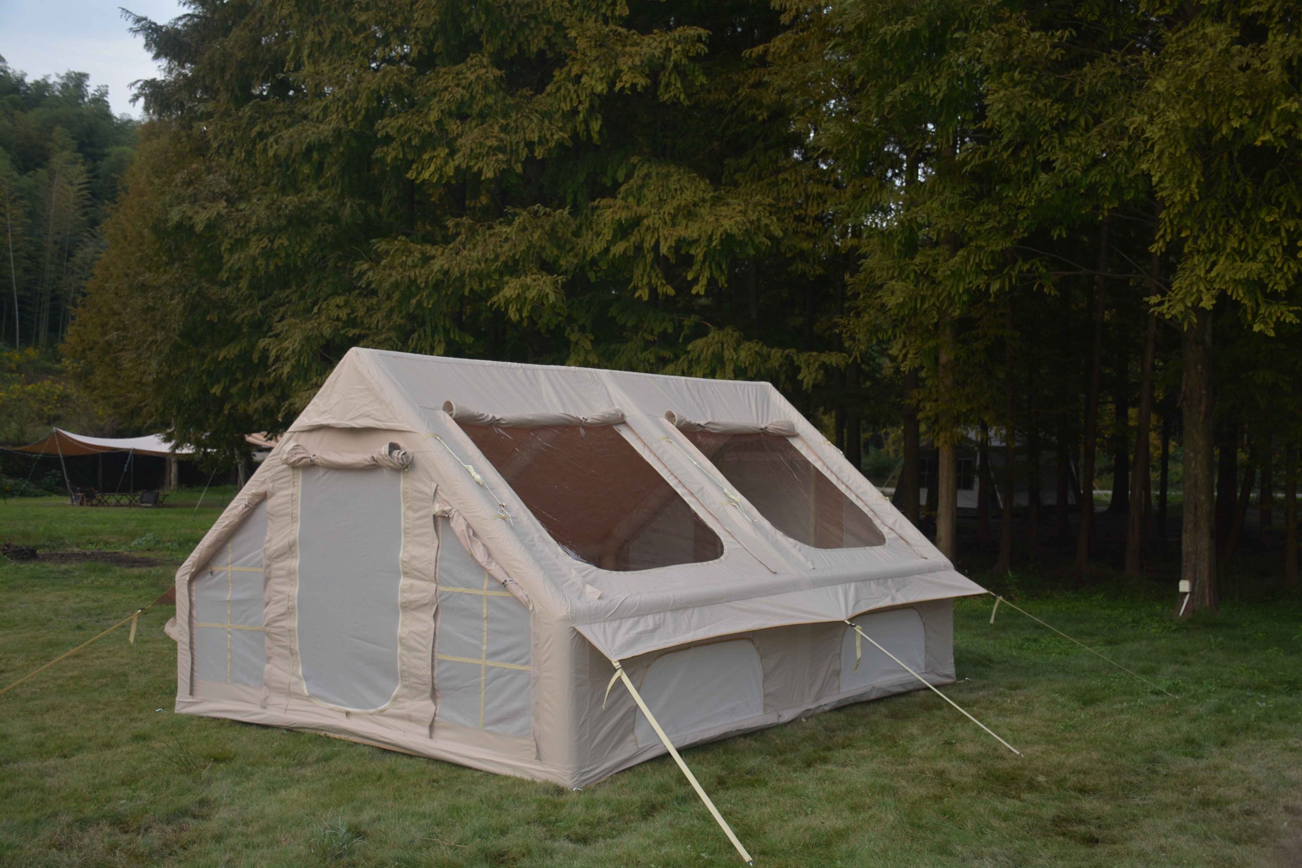 tende-campeggio-grandi-370ryl-1.jpg Tenda Gonfiabile Grande per 7 8 Persone Tessuto Elastico 300D, Montaggio Facile in 5 Minuti, Migliore Ventilazione - immagine 1