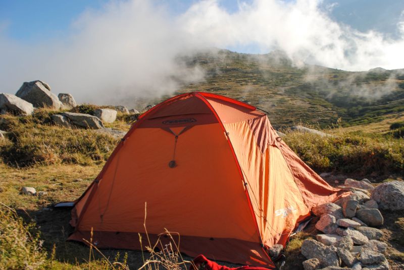 tende-da-montagna-142lqq-1.jpg Tenda in montagna: regole e consigli del bivacco notturno Bagaglio Leggero - immagine 1